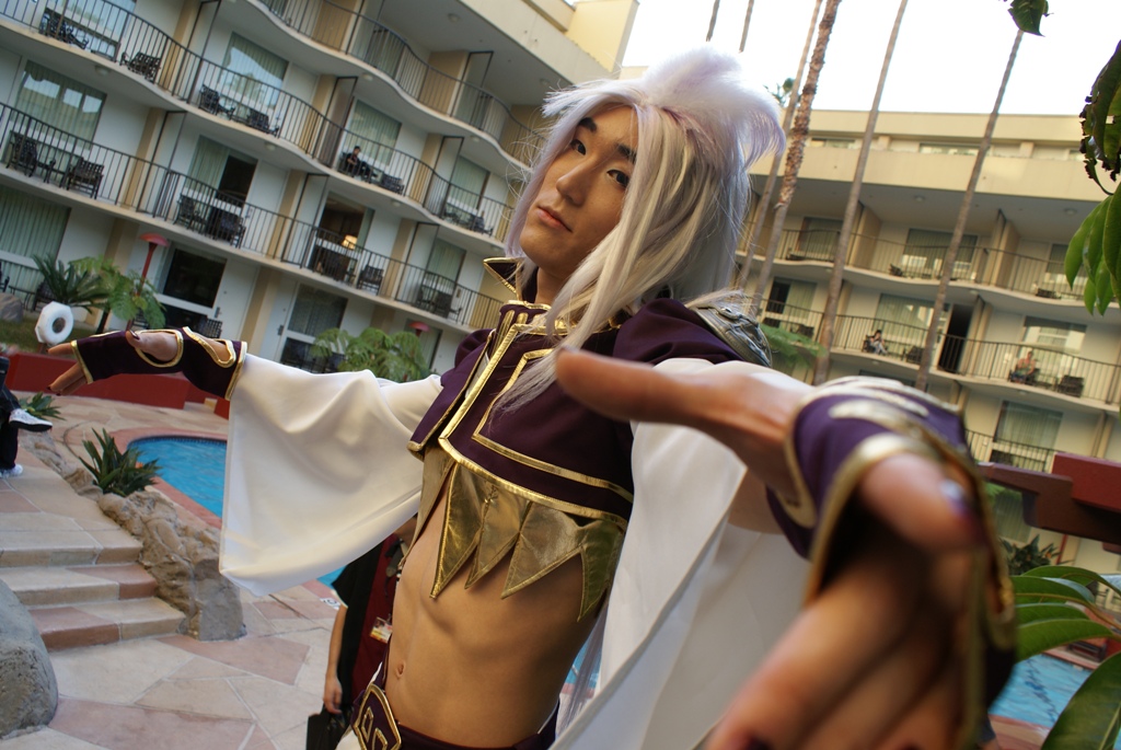 Kuja_Cosplay_ALA_2010_by_SoCoPhDPepper.jpg