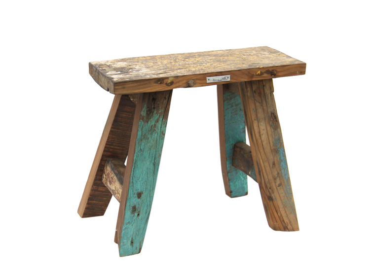 holzschemel_oneworld.jpg
