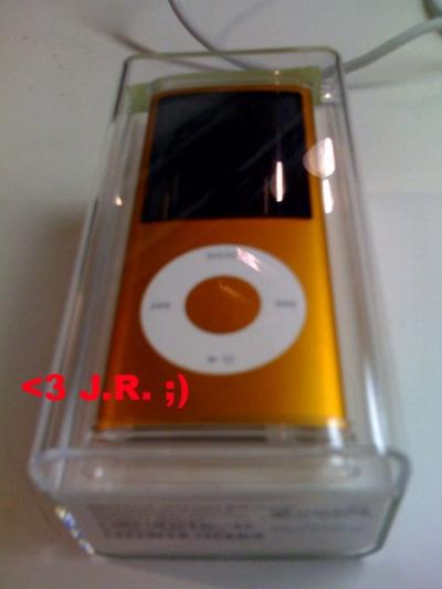 233313-ipod_nano_4g_spy1_400.jpg