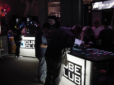 qubeclub_la02_10_18_2002sm.jpg