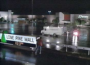 Lone_pine_mall.jpg